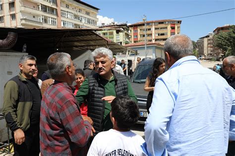 Hatayın Defne ilçesinde afetzede vatandaşlarla bir araya gelen Bakan Yardımcısı Gürgen çalışmalar hakkında bilgi verdi